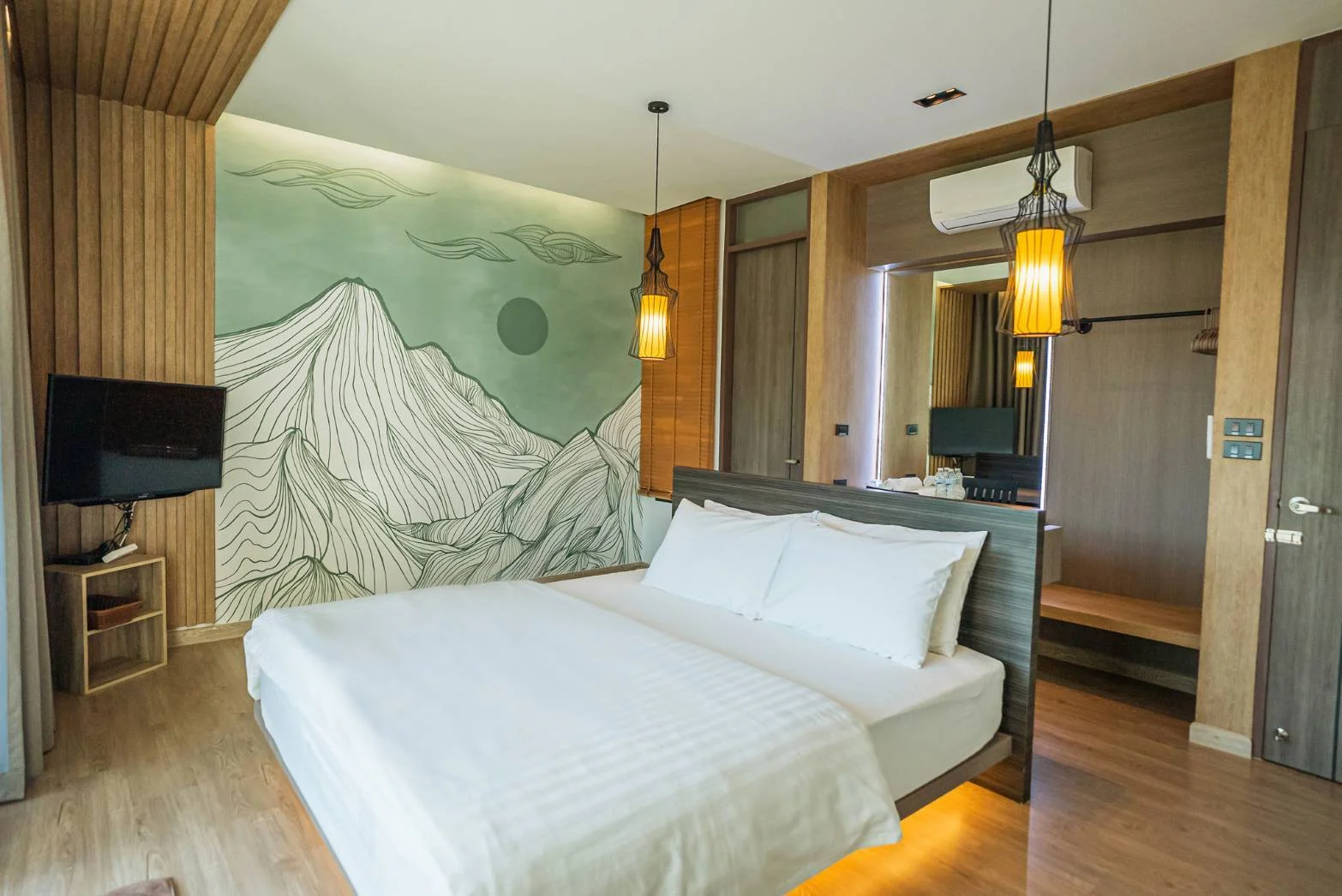 Master bedroom at Chilling Roof Resort